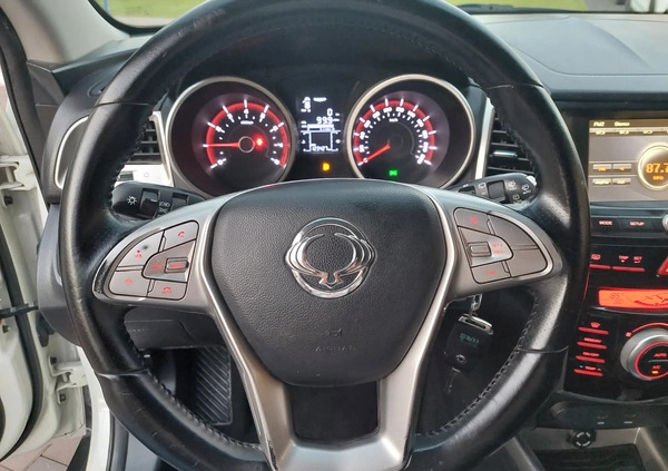 SsangYong Tivoli cena 40900 przebieg: 123427, rok produkcji 2016 z Gniewkowo małe 191